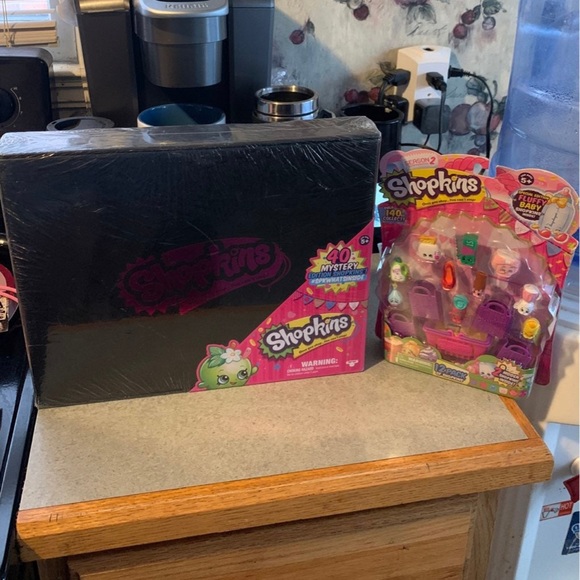 Shopkins lot - Picture 1 of 12
